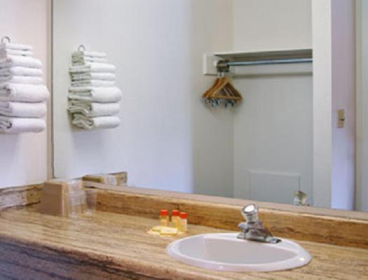 Days Inn By Wyndham San Marcos Bilik gambar
